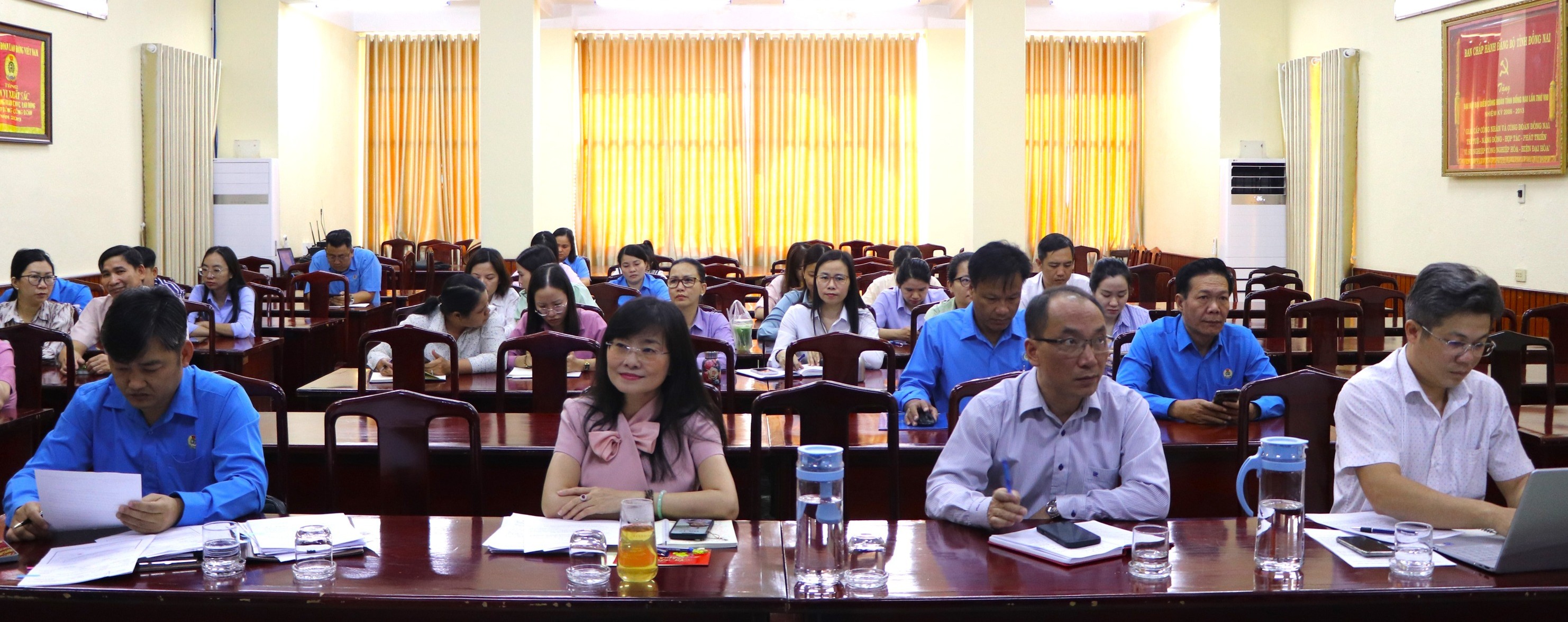 Liên đoàn Lao động tỉnh học tập, quán triệt Nghị quyết Đại hội Đảng các cấp